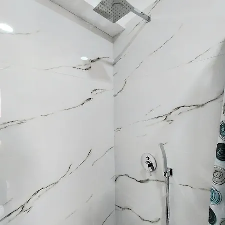 Godard Oda ve Kahvaltı