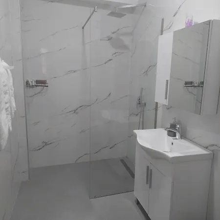 Oda ve Kahvaltı Godard